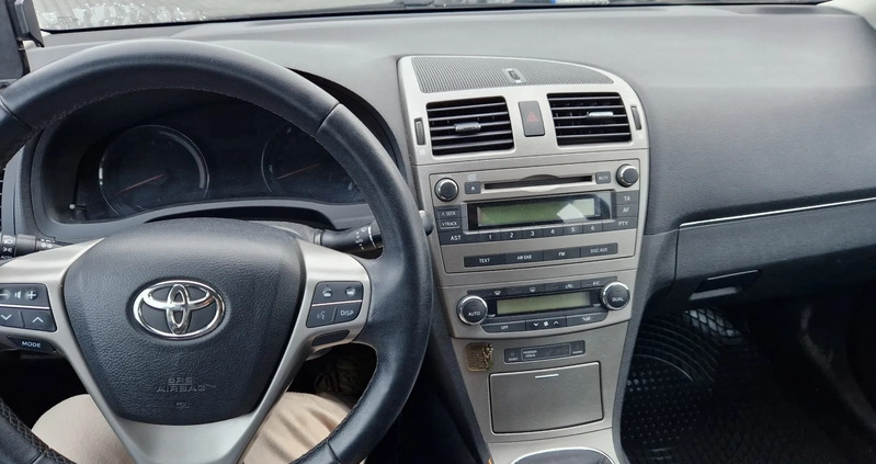 Toyota Avensis cena 34500 przebieg: 240000, rok produkcji 2011 z Skalbmierz małe 92